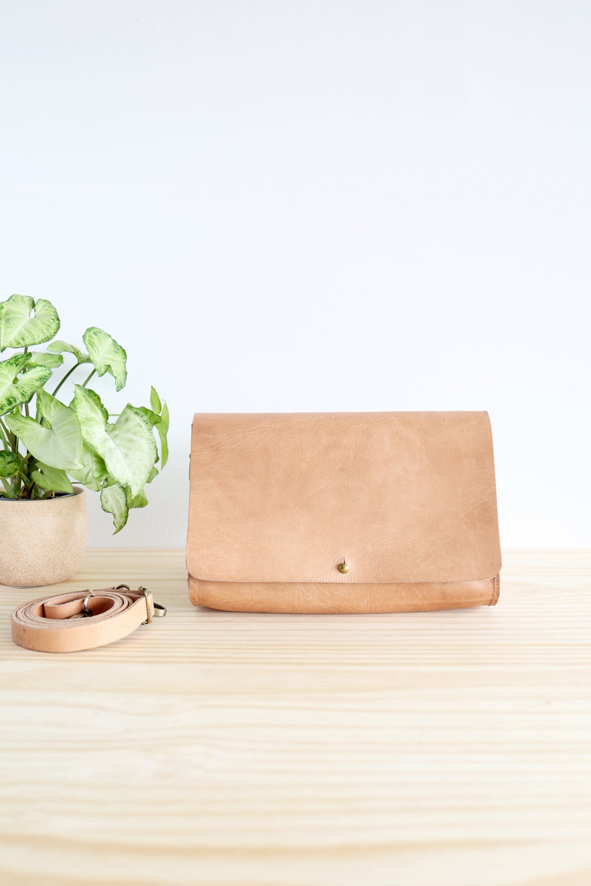 Atlas Crossbody