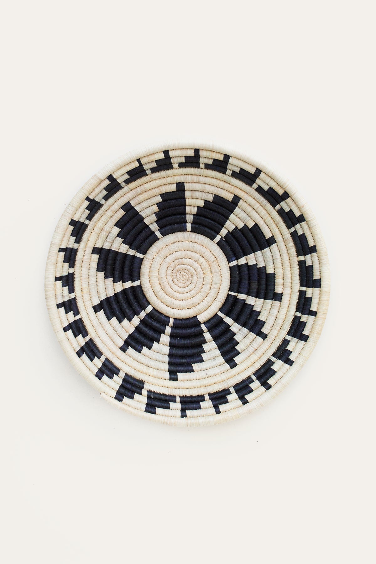 Burst Raffia Plateau