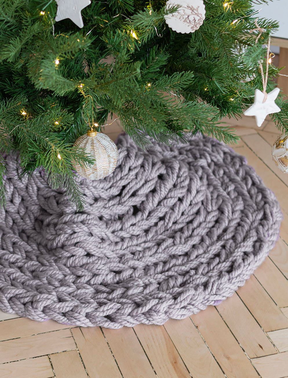 Pale Mauve Chunky-Knitted Christmas Tree Skirt